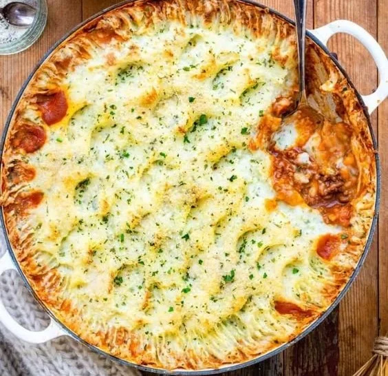 Delicious cottage pie with meat and mashed potatoes topped with golden crust